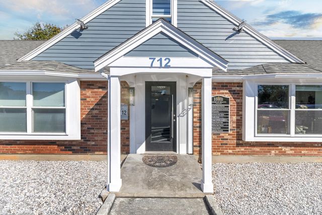 712 Main Street, Hyannis, MA 02601