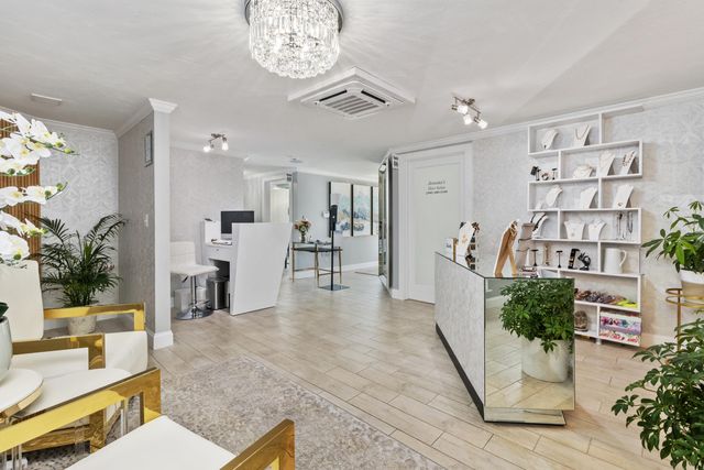 712 Main Street, Hyannis, MA 02601