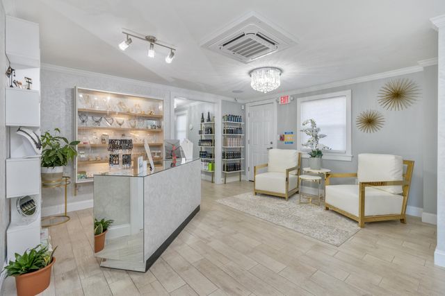 712 Main Street, Hyannis, MA 02601