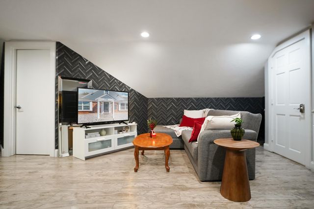 712 Main Street, Hyannis, MA 02601