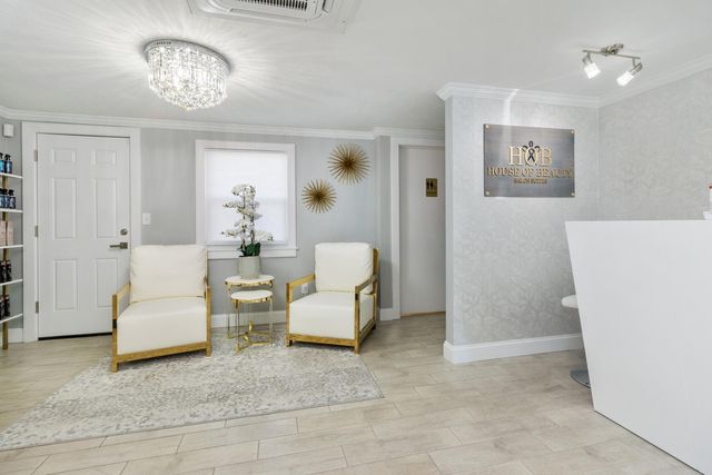 712 Main Street, Hyannis, MA 02601