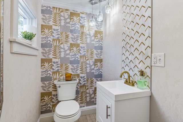 712 Main Street, Hyannis, MA 02601