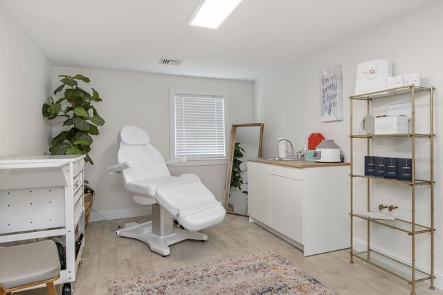 712 Main Street, Hyannis, MA 02601