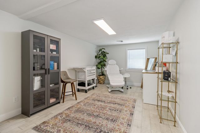 712 Main Street, Hyannis, MA 02601