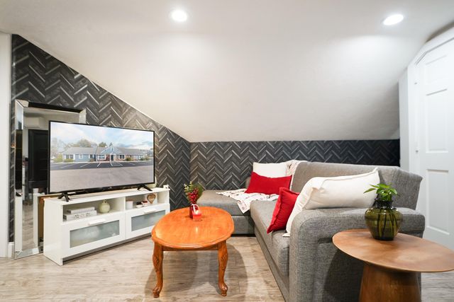 712 Main Street, Hyannis, MA 02601
