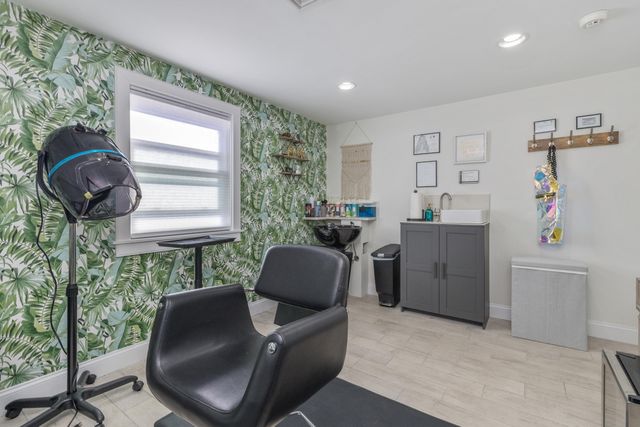 712 Main Street, Hyannis, MA 02601