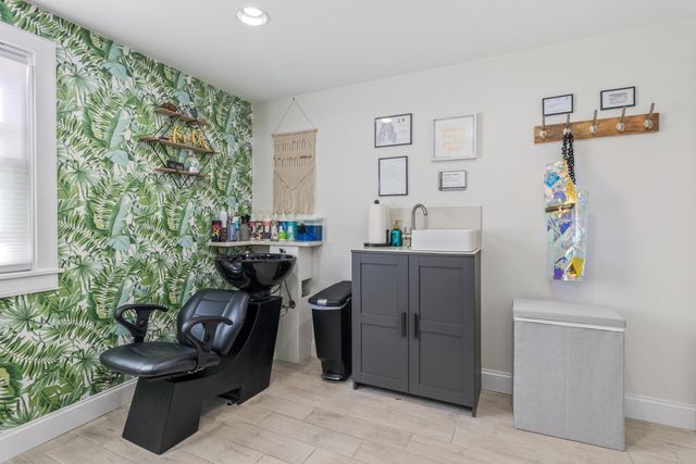 712 Main Street, Hyannis, MA 02601
