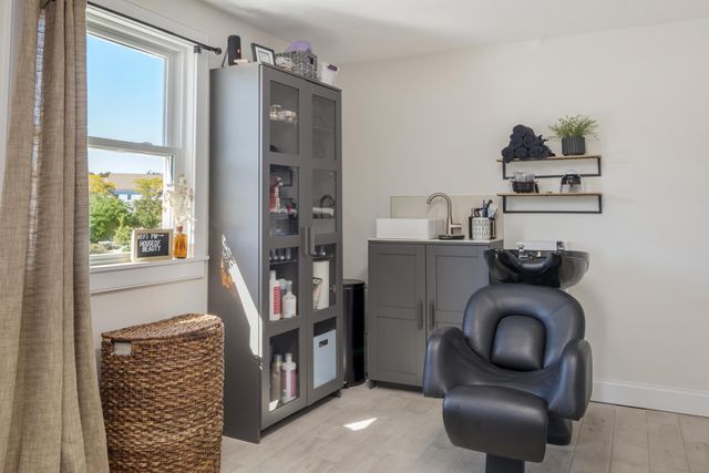 712 Main Street, Hyannis, MA 02601