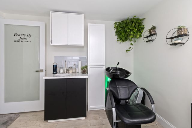 712 Main Street, Hyannis, MA 02601