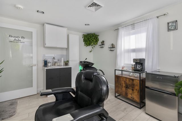 712 Main Street, Hyannis, MA 02601