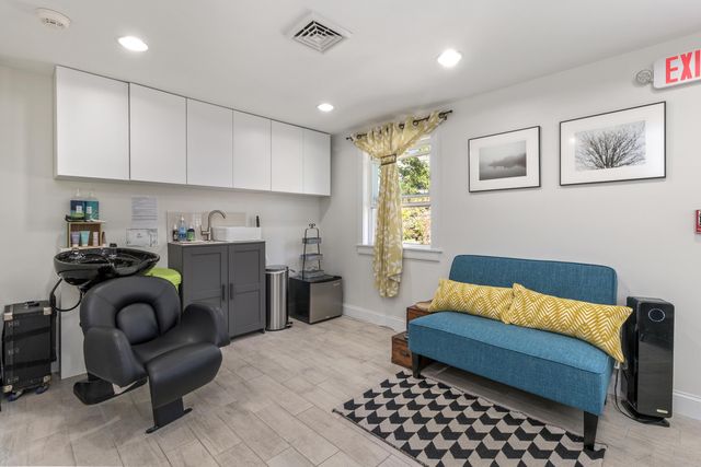 712 Main Street, Hyannis, MA 02601