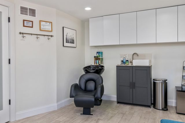 712 Main Street, Hyannis, MA 02601