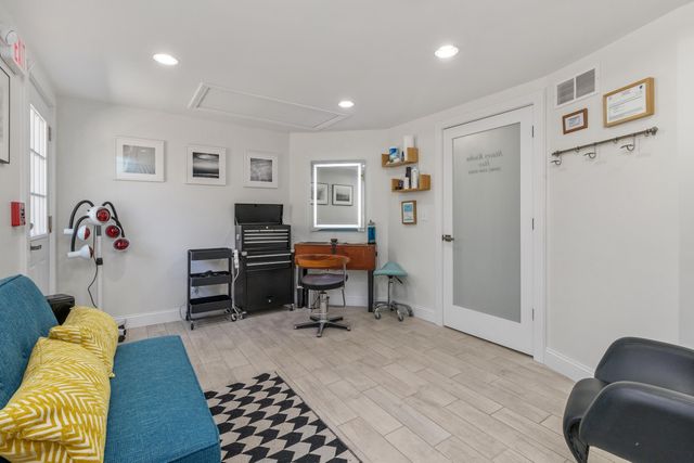 712 Main Street, Hyannis, MA 02601