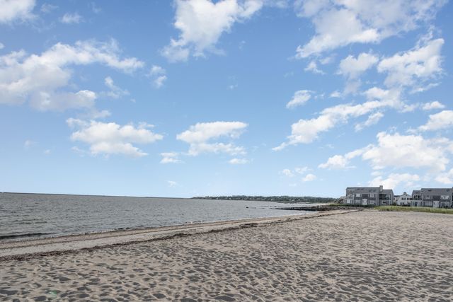 712 Main Street, Hyannis, MA 02601