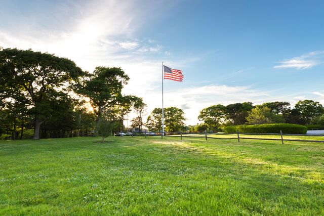 712 Main Street, Hyannis, MA 02601