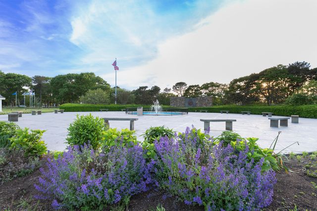 712 Main Street, Hyannis, MA 02601