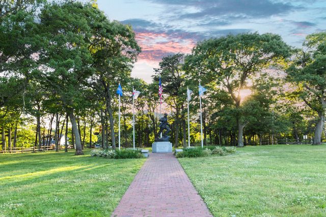 712 Main Street, Hyannis, MA 02601