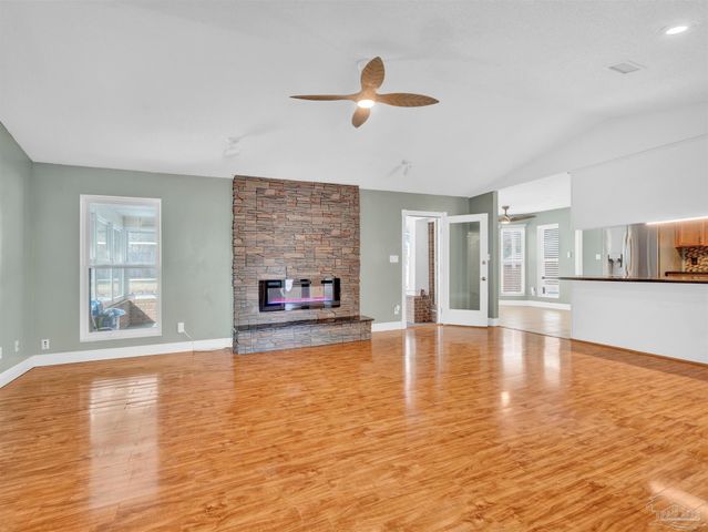 1009 Fleming Dr, Pensacola, FL 32514