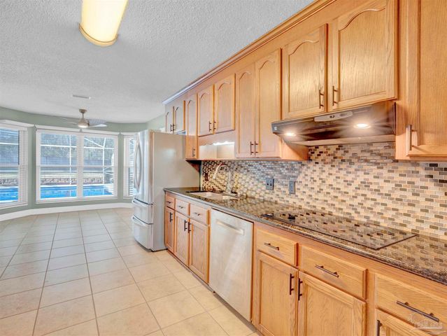 1009 Fleming Dr, Pensacola, FL 32514