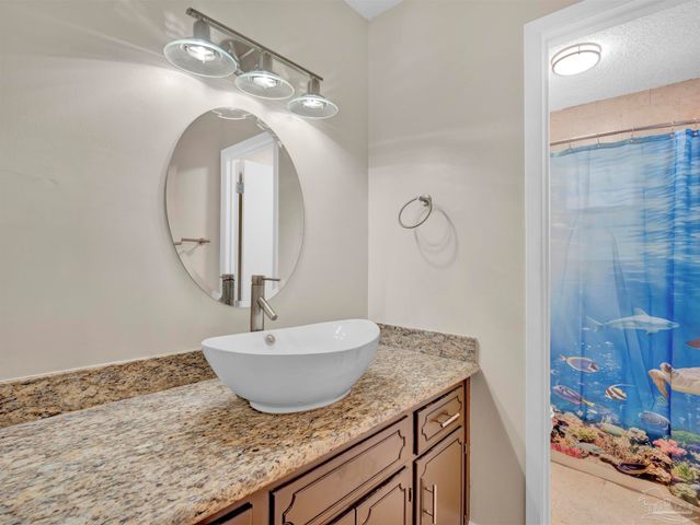 1009 Fleming Dr, Pensacola, FL 32514