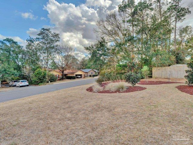 1009 Fleming Dr, Pensacola, FL 32514