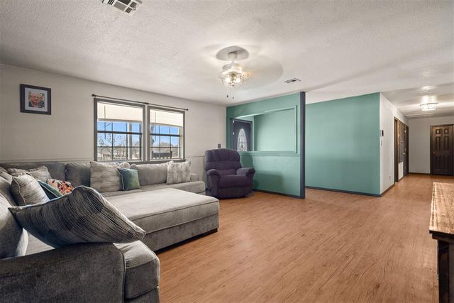 1820 W 14th Street, Sulphur, OK 73086