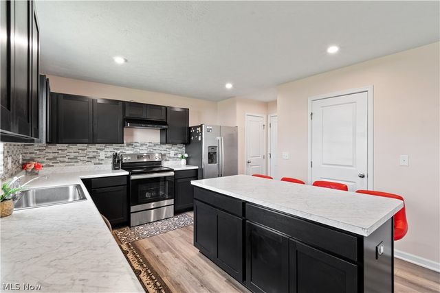 3264 Sunny Brook Drive, Akron, OH 44312