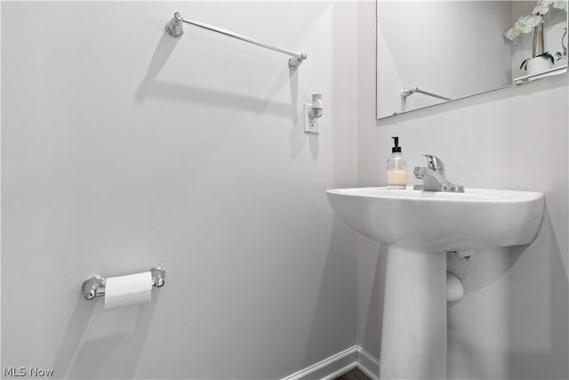 3264 Sunny Brook Drive, Akron, OH 44312