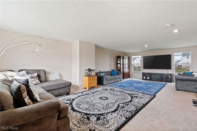 3264 Sunny Brook Drive, Akron, OH 44312