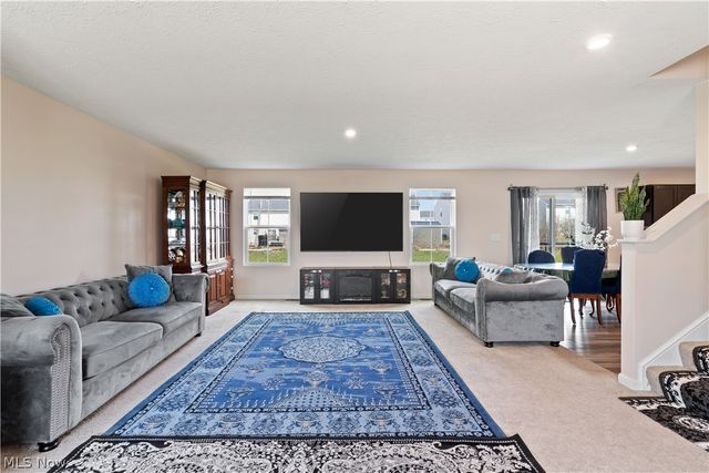 3264 Sunny Brook Drive, Akron, OH 44312