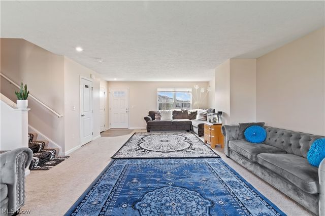 3264 Sunny Brook Drive, Akron, OH 44312