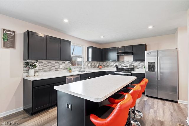 3264 Sunny Brook Drive, Akron, OH 44312