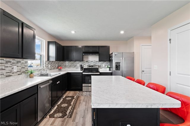 3264 Sunny Brook Drive, Akron, OH 44312