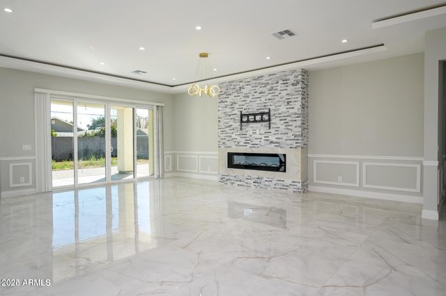 6729 N 13TH Street, Phoenix, AZ 85014