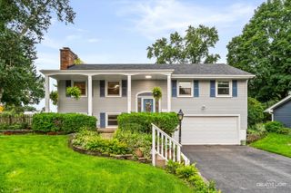 932 Longmeadow Drive, Geneva, IL 60134
