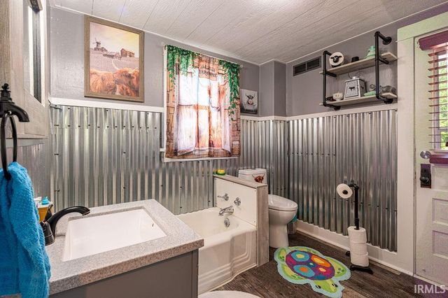 636 DIVISION Street, Huntington, IN 46750