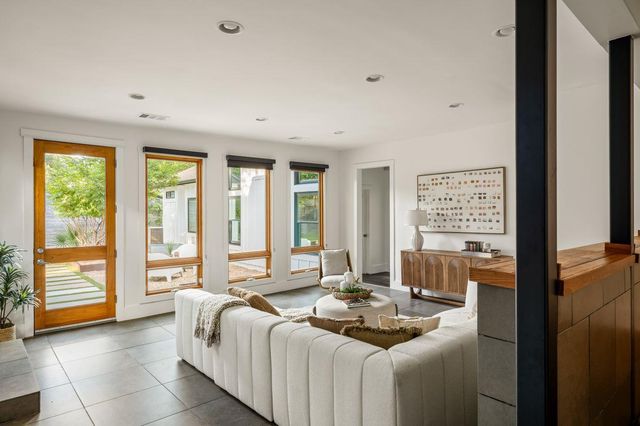 2800 Cherry LN, Austin, TX 78703
