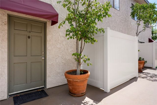 11100 Acama 13, North Hollywood, CA 91602