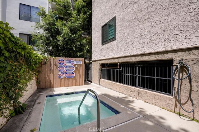 11100 Acama 13, North Hollywood, CA 91602