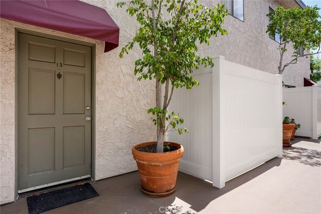 11100 Acama 13, North Hollywood, CA 91602