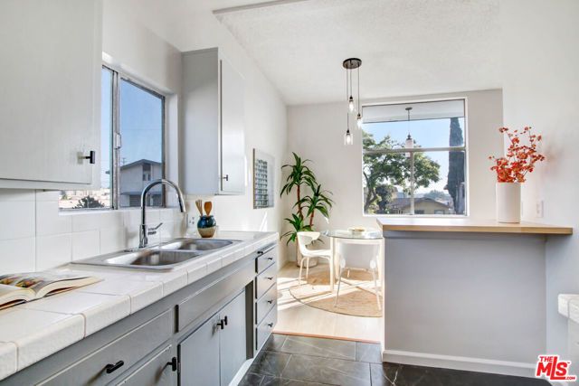 1045 N Ardmore Avenue, Los Angeles, CA 90029
