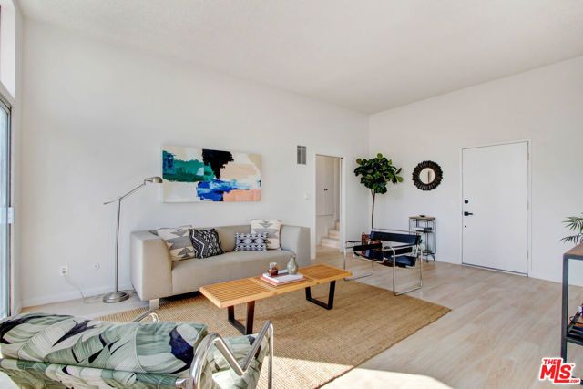 1045 N Ardmore Avenue, Los Angeles, CA 90029