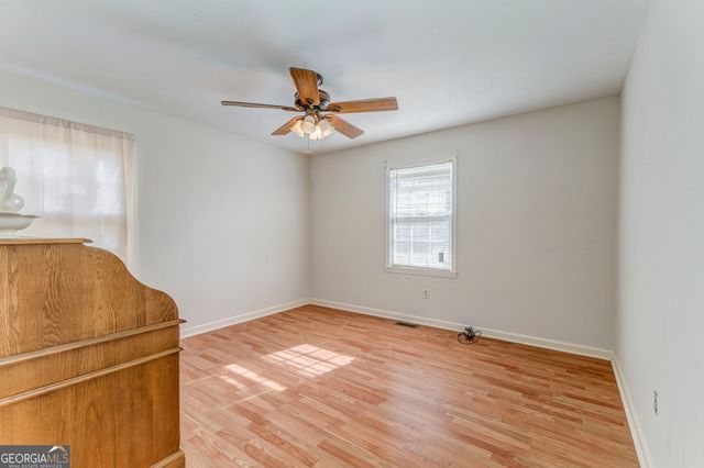 42 E Georgia Avenue, Emerson, GA 30137