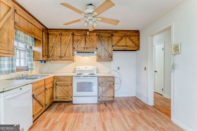 42 E Georgia Avenue, Emerson, GA 30137