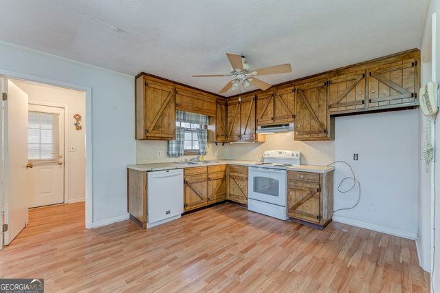 42 E Georgia Avenue, Emerson, GA 30137