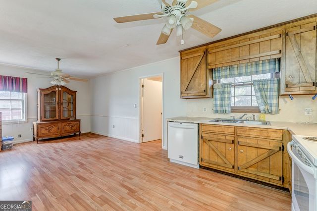 42 E Georgia Avenue, Emerson, GA 30137