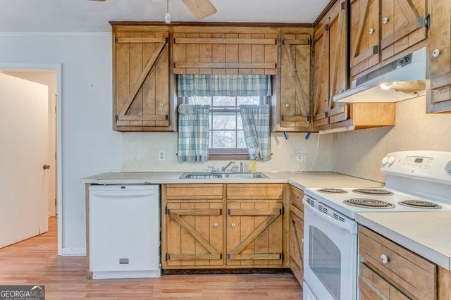 42 E Georgia Avenue, Emerson, GA 30137