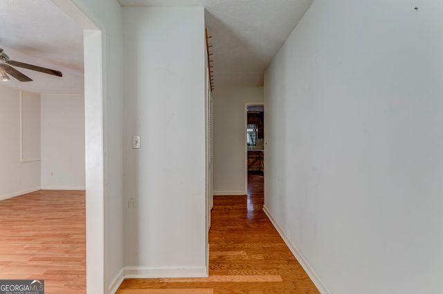 42 E Georgia Avenue, Emerson, GA 30137