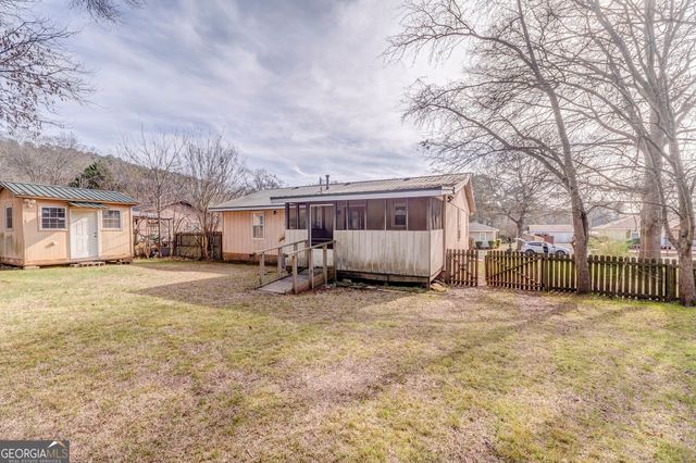 42 E Georgia Avenue, Emerson, GA 30137