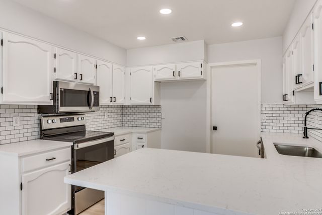 8319 Bart Starr, San Antonio, TX 78240